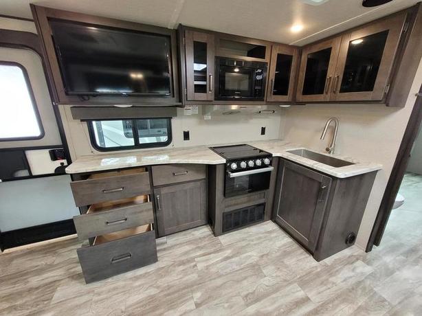 2022 Grand Design Transcend 251BH image 8