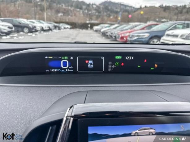 2022 Toyota Prius Prime Upgrade ONE OWNER! NO ACCIDENTS! image 7