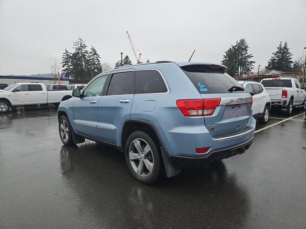 2012 Jeep Grand Cherokee | Bluetooth Connectivity and Panoramic Roof! image 4