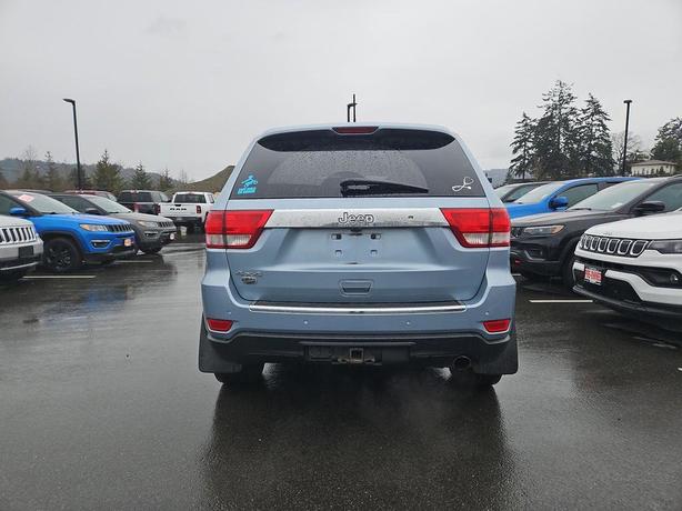 2012 Jeep Grand Cherokee | Bluetooth Connectivity and Panoramic Roof! image 5