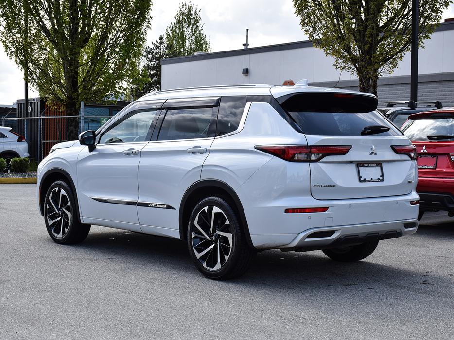 2023 Mitsubishi Outlander GT - No Accidents, One Owner, 360 Cams, Navi display photo