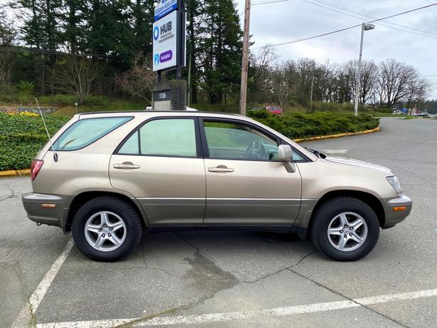 1999 Lexus  RX 300 Luxury SUV AWD Loaded Suv image 4