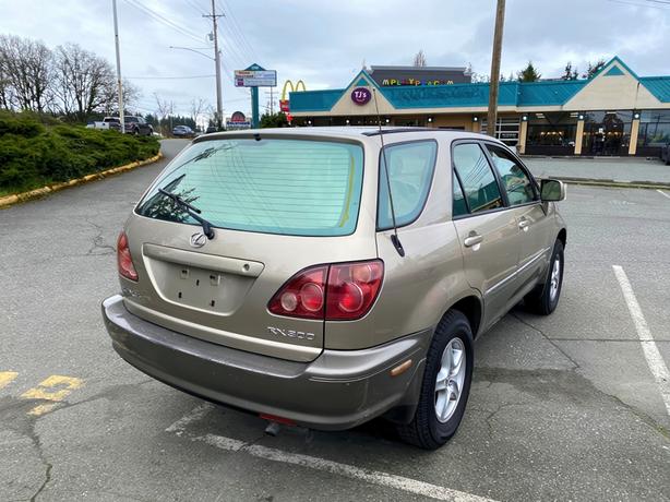 1999 Lexus  RX 300 Luxury SUV AWD Loaded Suv image 5