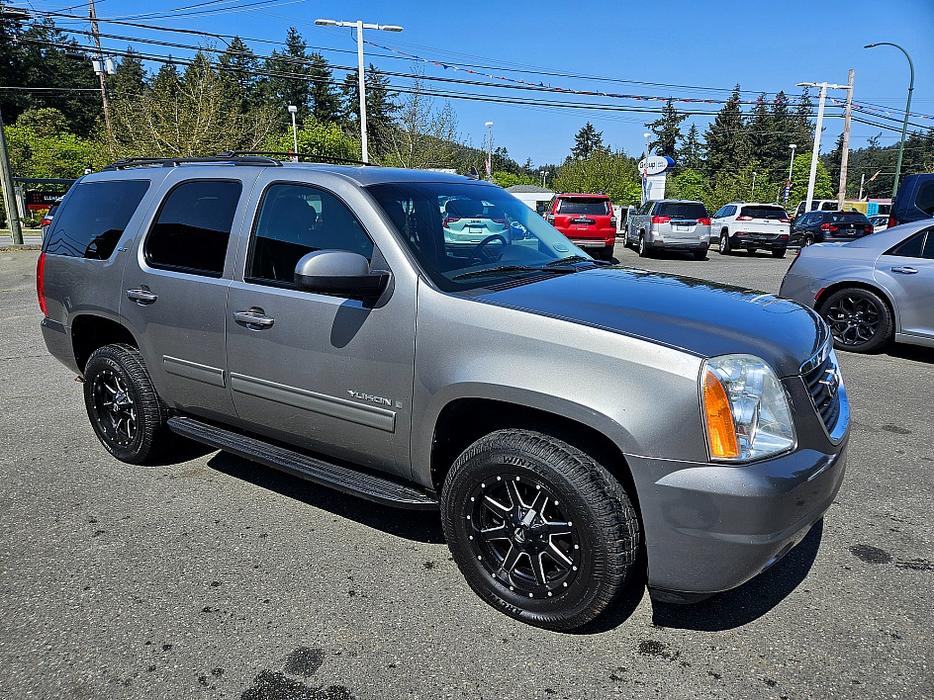 2009 GMC  Yukon LT 7 passenger display photo