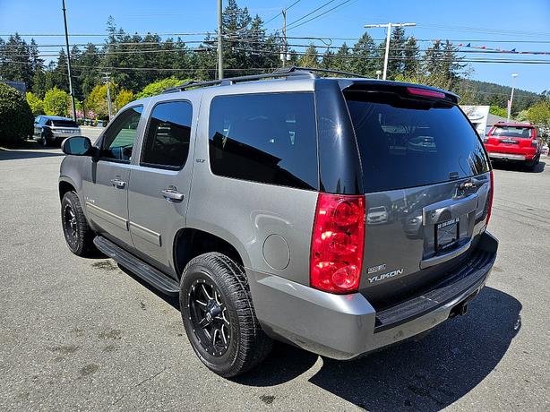 2009 GMC  Yukon LT 7 passenger image 2