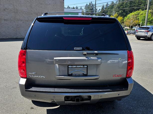 2009 GMC  Yukon LT 7 passenger image 3