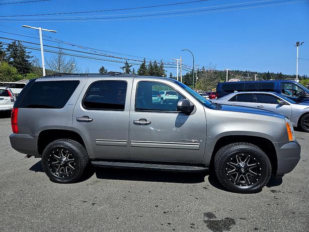 2009 GMC  Yukon LT 7 passenger image 4