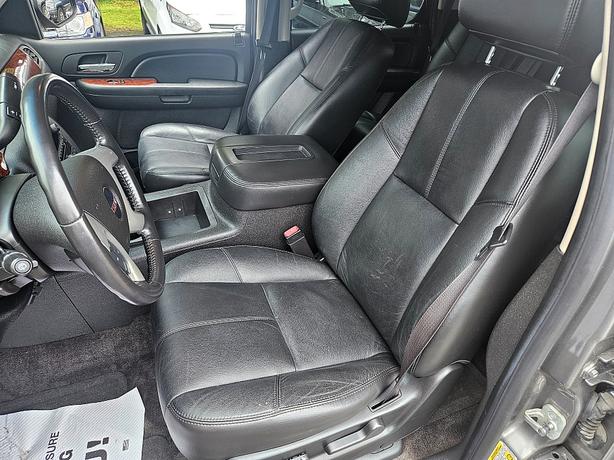 2009 GMC  Yukon LT 7 passenger image 5