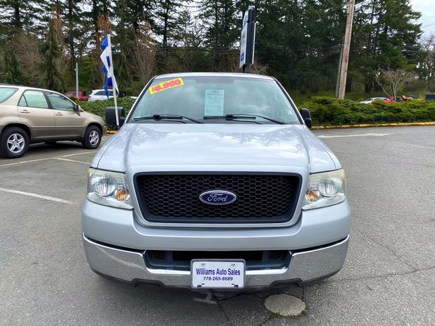 2004 Ford  F-150 XLT image 2