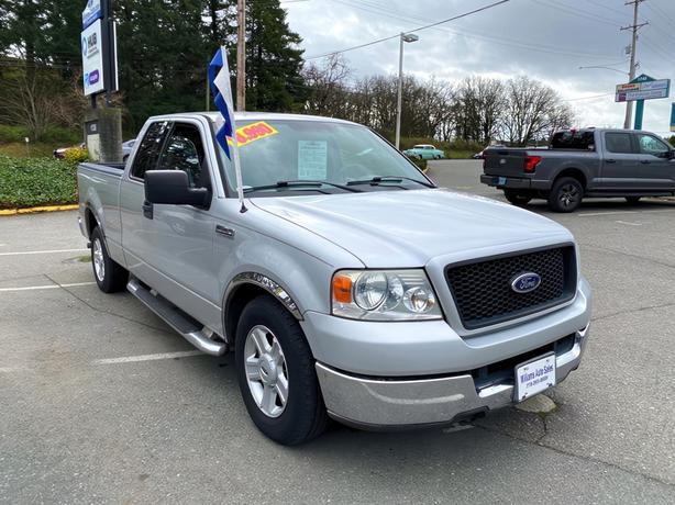 2004 Ford  F-150 XLT image 3
