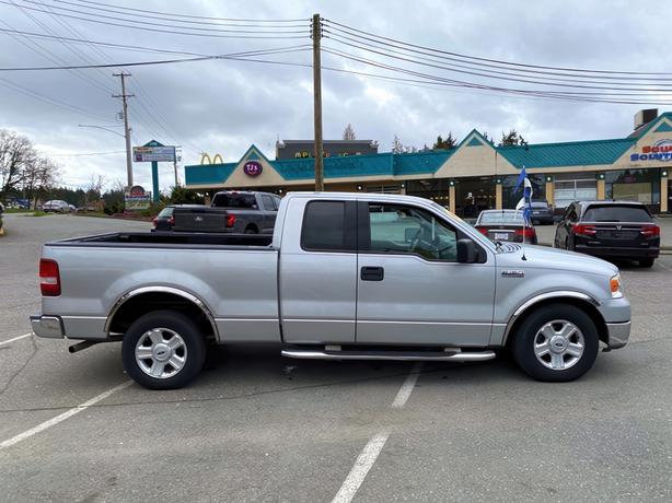 2004 Ford  F-150 XLT image 4