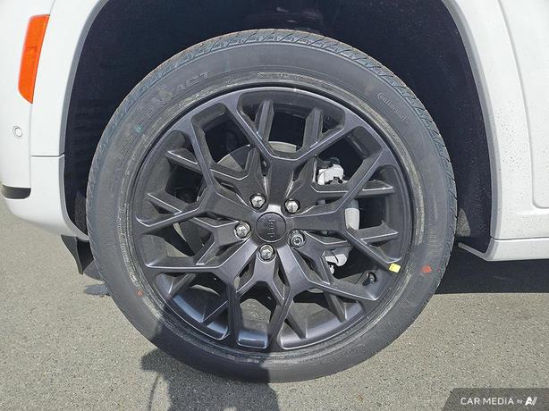 2025 Jeep Grand Cherokee L Summit image 6