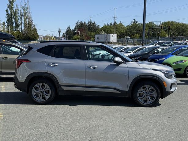 2025 Kia Seltos AWD - Exterior Parking Camera Rear &  Fog Lights image 5