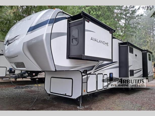 Used 2022 Keystone RV Avalanche 378BH image 2