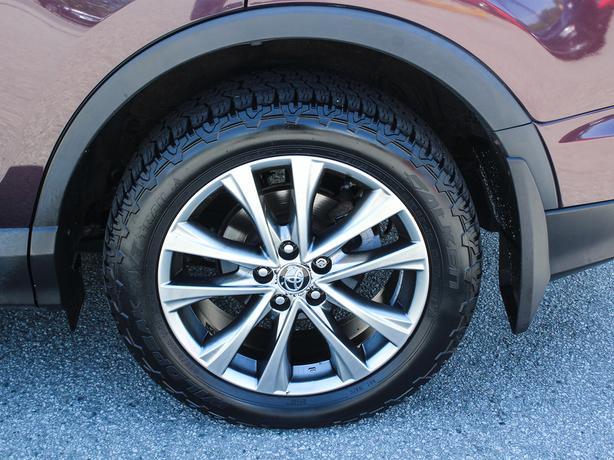 2016 Toyota RAV4 Limited - Navigation, Leather, One Owner image 7