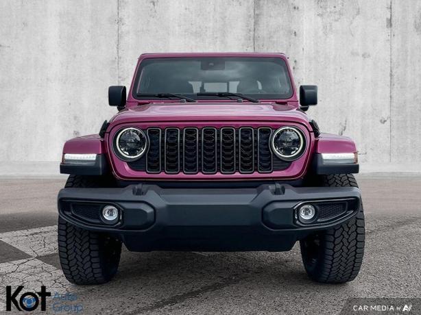 2024 Jeep Gladiator NightHawk demo image 2
