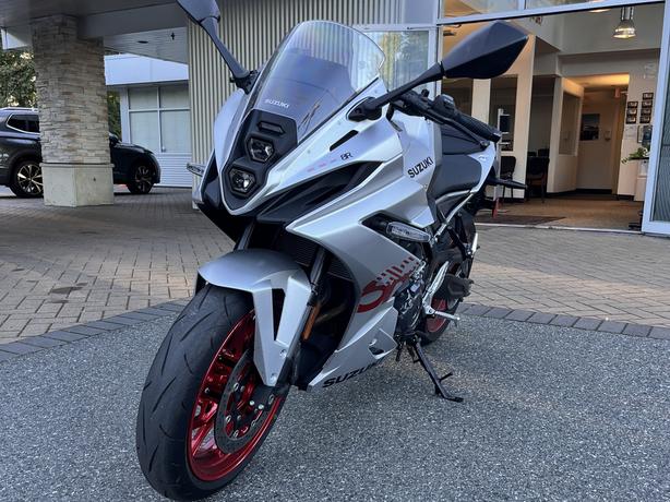 2024 Suzuki 8R GSX - 8R image 1