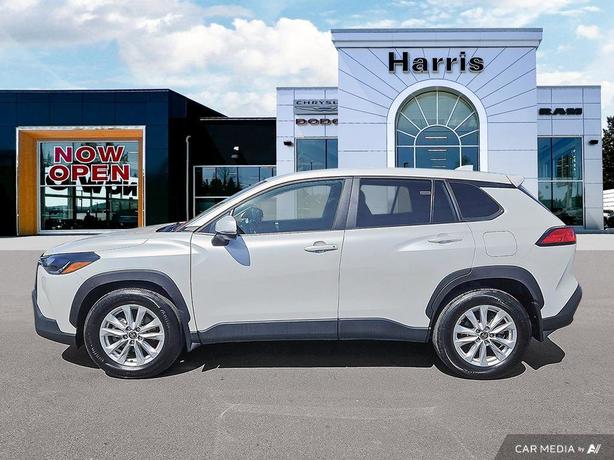 2023 Toyota Corolla Cross LE AWD | Apple CarPlay | Android Auto! image 3