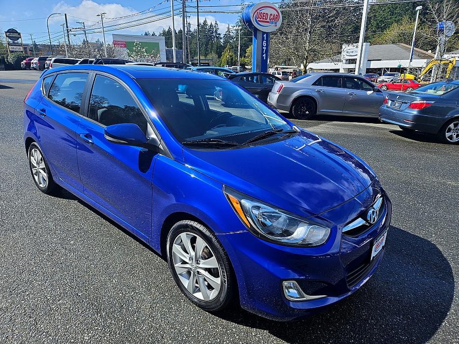 2013 Hyundai  Accent 5-Door SE display photo