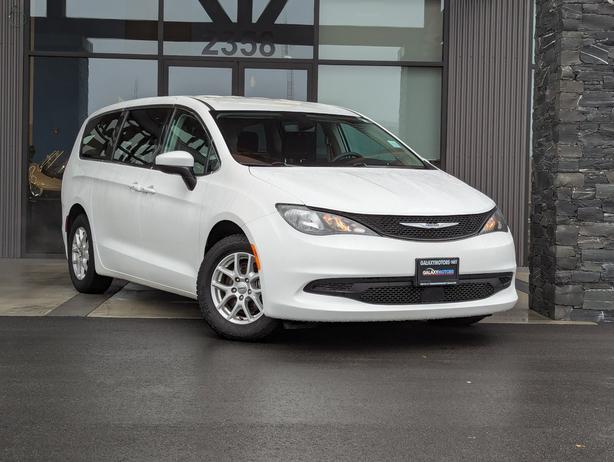 2022 Chrysler Grand Caravan SXT - No Accidents, Power Doors/Gate, Navigation image 4