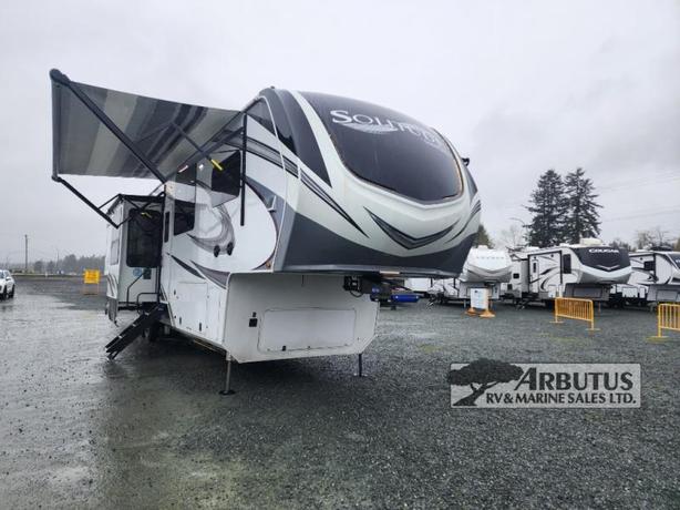 Used 2022 Grand Design Solitude 390RK image 1