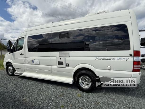 Used 2017 MERCEDES-BENZ PLEASURE WAY PLATEAU FL image 2