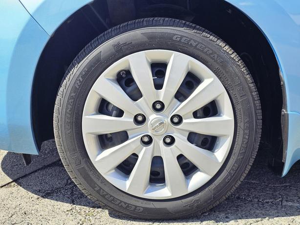 2015 Nissan LEAF 4dr HB S image 5