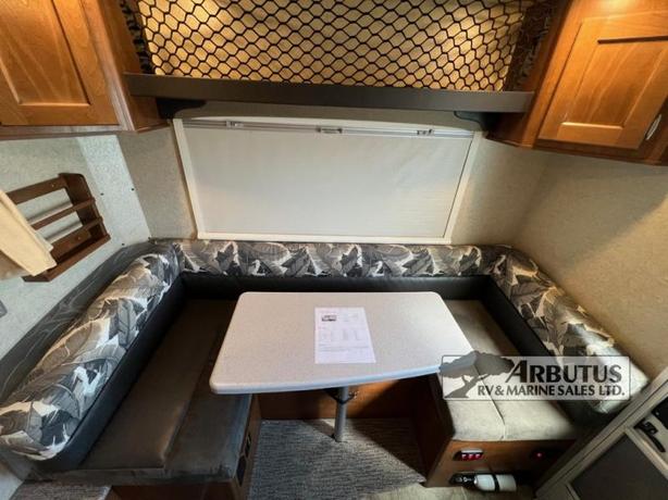 Used 2017 Lance 650 image 5