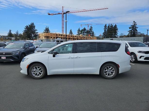 2024 Chrysler Grand Caravan SXT | Heated Seats! image 3