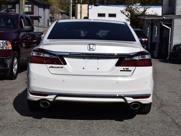 2017 Honda Accord Sedan Touring - Leather, Navigation, Sunroof, Backup Cam image 4