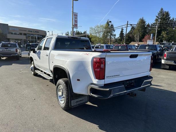 2022 Chevrolet Silverado 3500 LT image 2