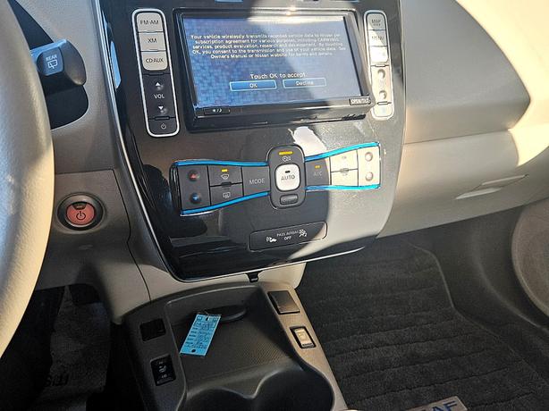 2012 Nissan  LEAF SL image 7