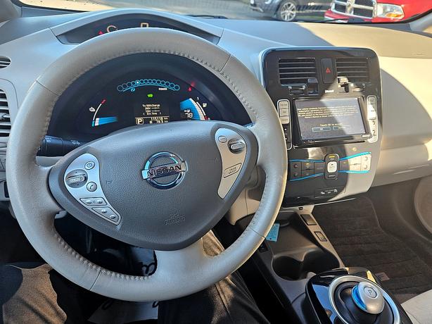 2012 Nissan  LEAF SL image 8