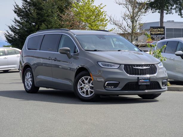 2022 Chrysler Pacifica Touring L - No Accidents, Power Doors Heated Seats image 4
