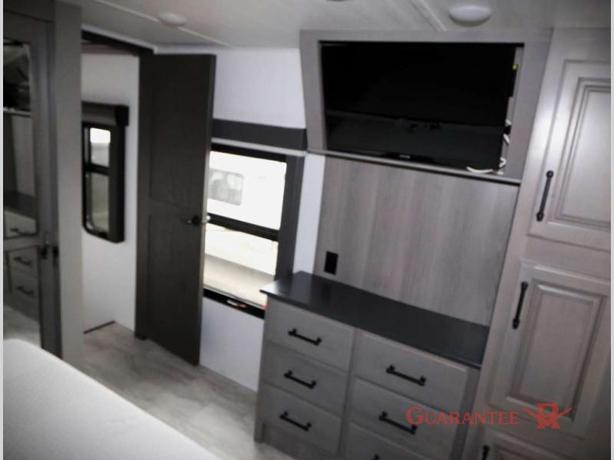 Used 2023 Keystone RV Montana 3761FL image 8