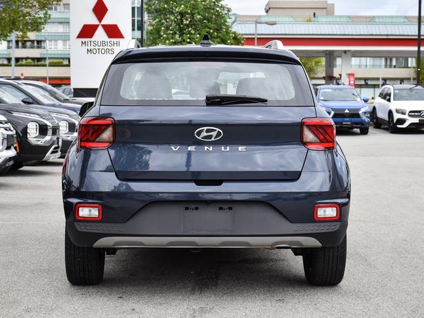 2021 Hyundai Venue Ultimate - No Accidents, Navigation, Sunroof image 4