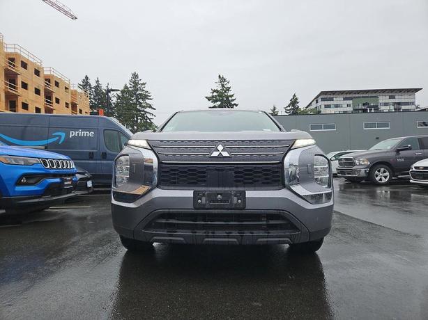 2022 Mitsubishi Outlander ESES S-AWC Sport Utility | Blind Spot Monitor | Cruise image 2