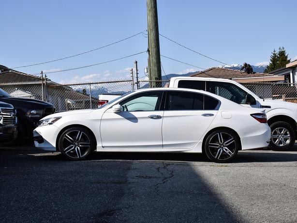2017 Honda Accord Sedan Touring - Leather, Navigation, Sunroof, Backup Cam image 2