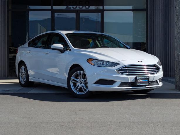 2018 Ford Fusion SE - Low Mileage, Sunroof image 4