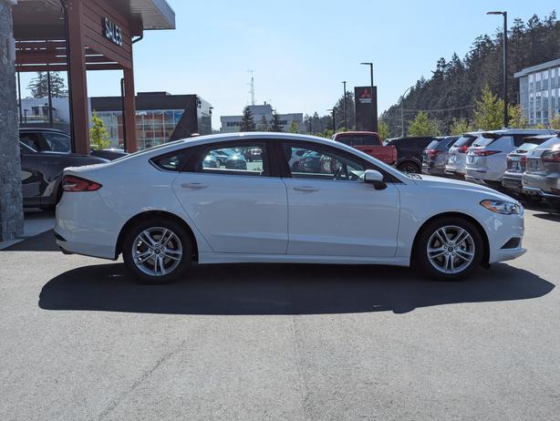 2018 Ford Fusion SE - Low Mileage, Sunroof image 5