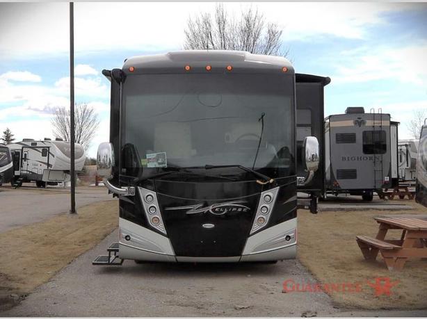 Used 2011 Winnebago Ellipse 40CD image 2