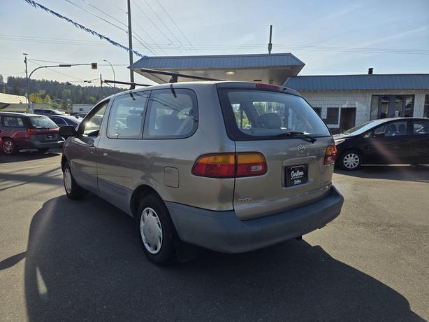 1998 Toyota Sienna image 5