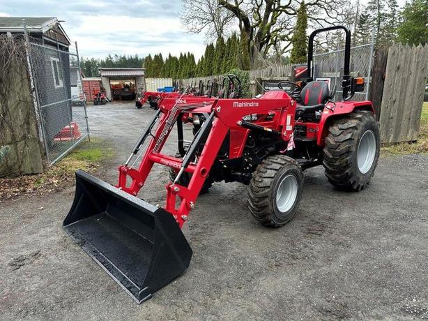 2023 Mahindra 4500 Series 4540 4WD image 2