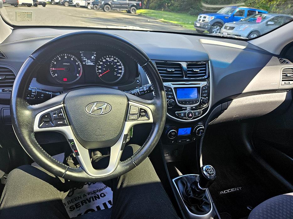 2013 Hyundai  Accent 5-Door SE display photo