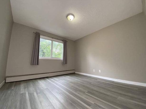 2 bedroom Amera Manor image 5