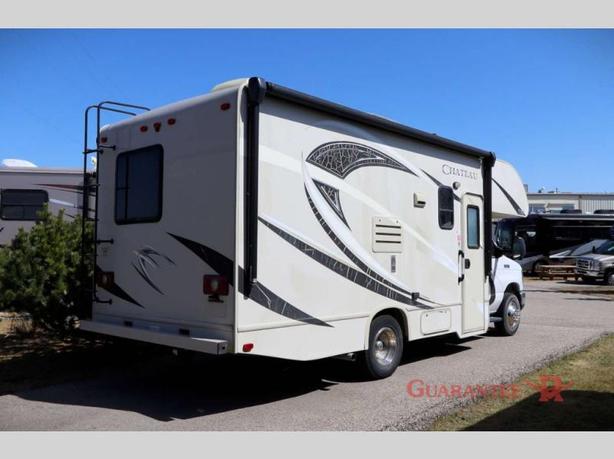 Used 2017 Thor Motor Coach Chateau 22B image 4