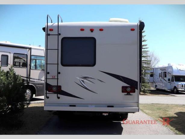 Used 2017 Thor Motor Coach Chateau 22B image 5