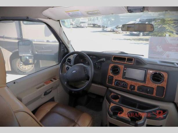 Used 2017 Thor Motor Coach Chateau 22B image 7