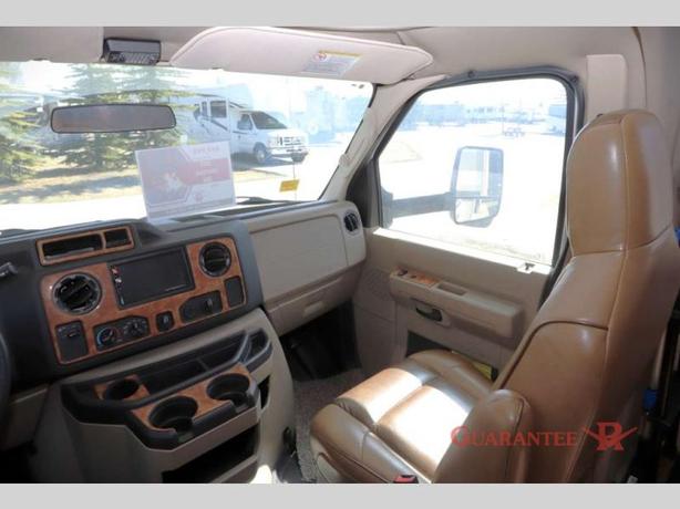 Used 2017 Thor Motor Coach Chateau 22B image 8