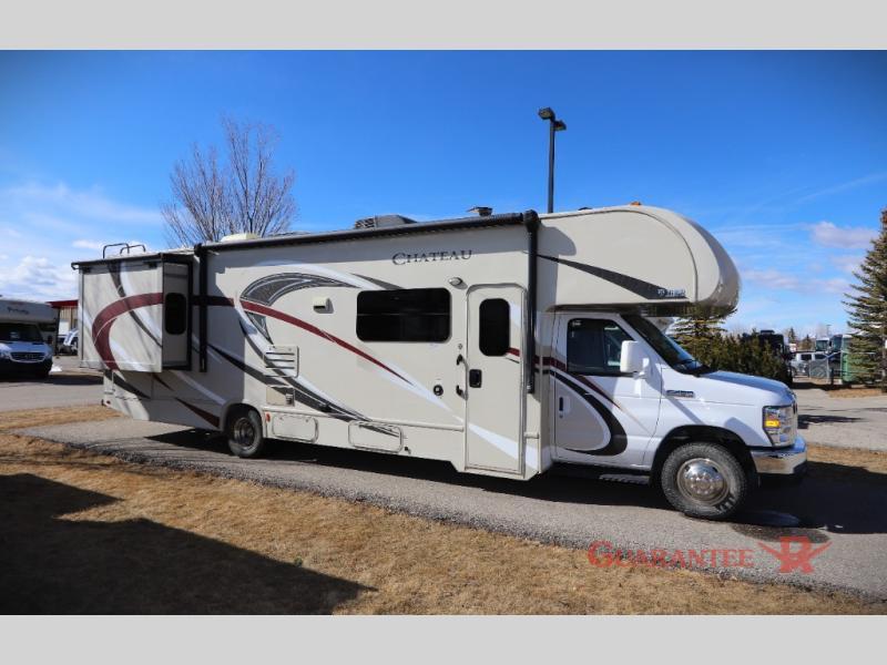 Used 2018 Thor Motor Coach Chateau 31L display photo